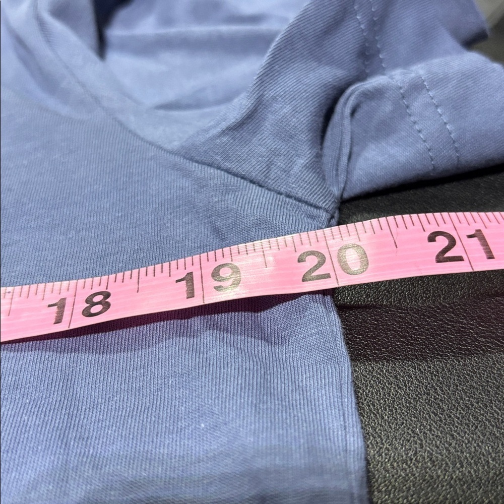 Nike The Nike T,loose fit crewneck,chest screen print logo,crop/short length - Picture 5 of 9